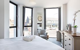Luxury 2Br Apartments By Luxus Fully Equipped Kitchen, Ormeau Park